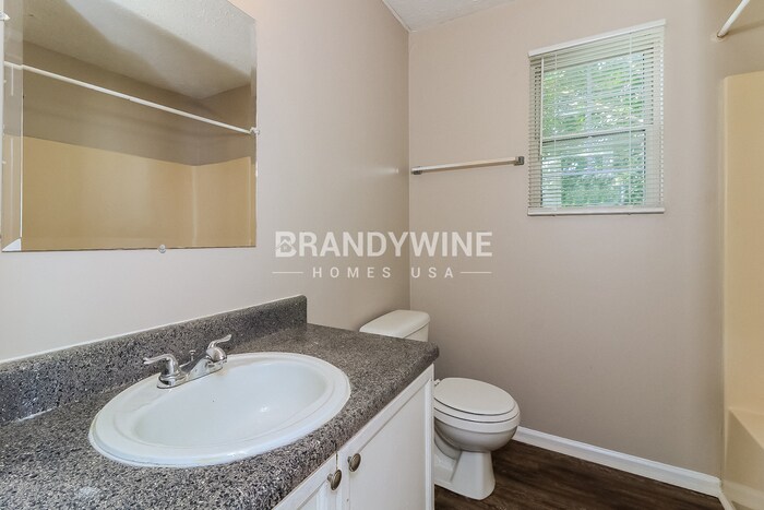Building Photo - 631 Waynes Ct SE