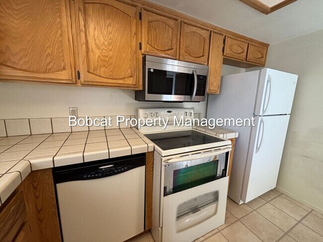 Building Photo - 1420 Douglas Ave