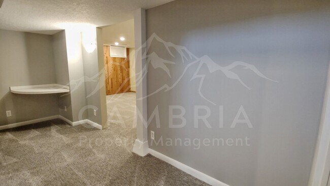 Building Photo - Beautiful 4 Bedroom Home in Sugarhouse