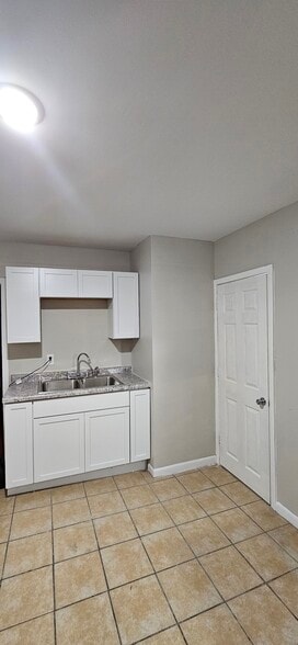 Building Photo - 759 Charles Ave