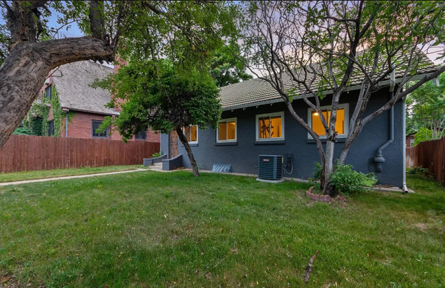 Building Photo - Beautiful 2 Bed Home in Cherry Creek