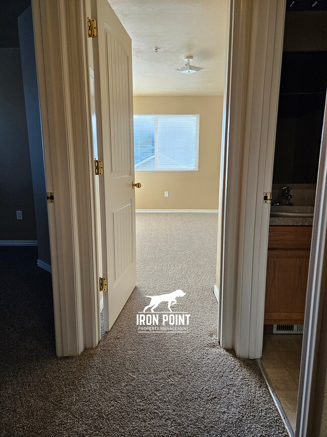 Building Photo - ELD4017