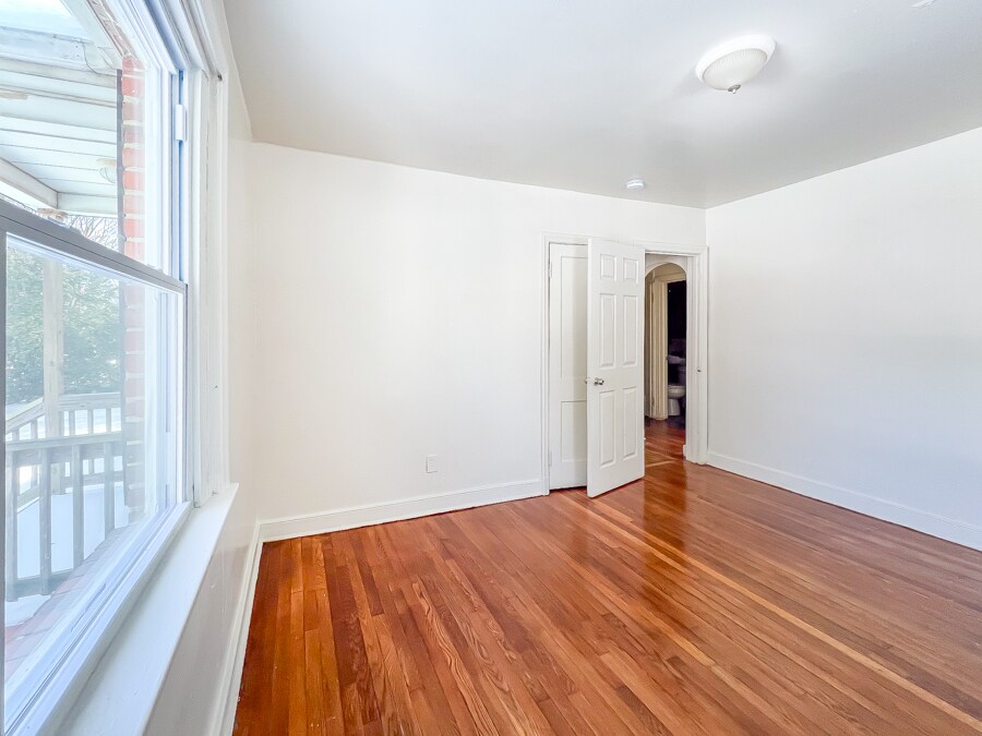 Building Photo - 1006 Greystone Ave