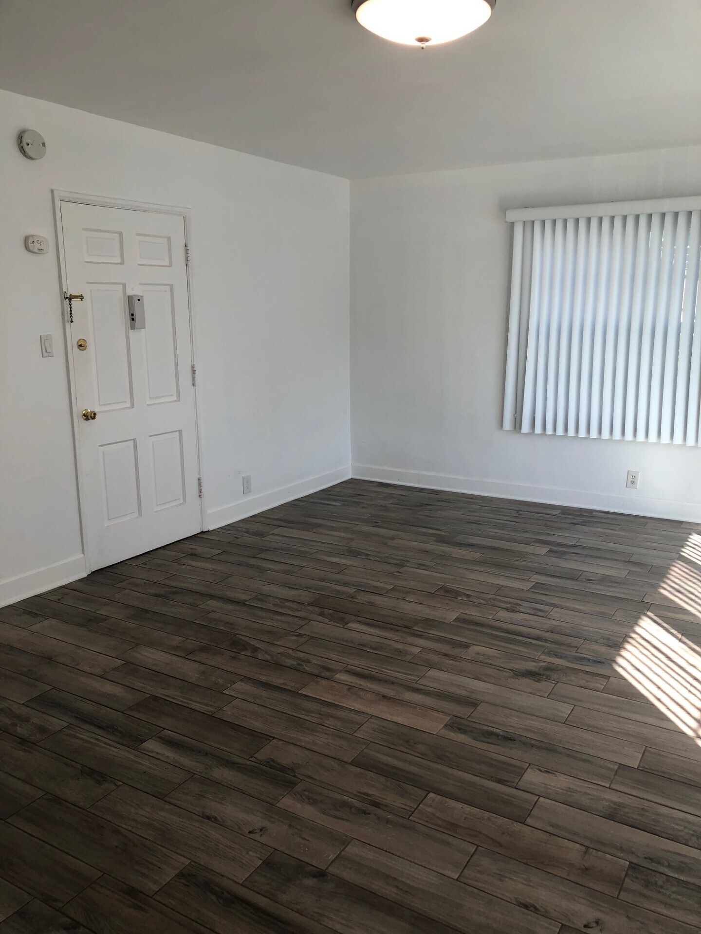 Building Photo - 5707 San Vicente Blvd