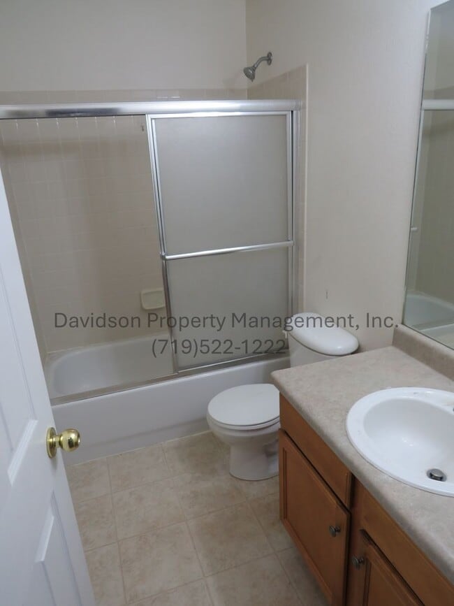 Building Photo - Beautiful 3-Bedroom House in Eastern Color...