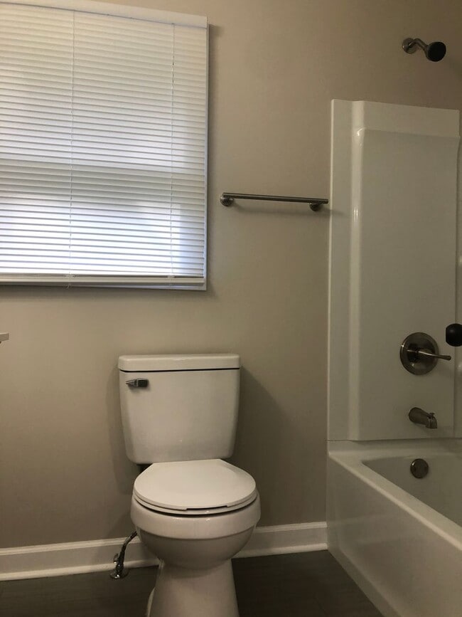 Building Photo - MOVE-IN READY!