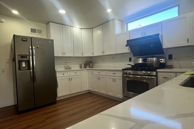 Building Photo - 14823 Maywood Dr