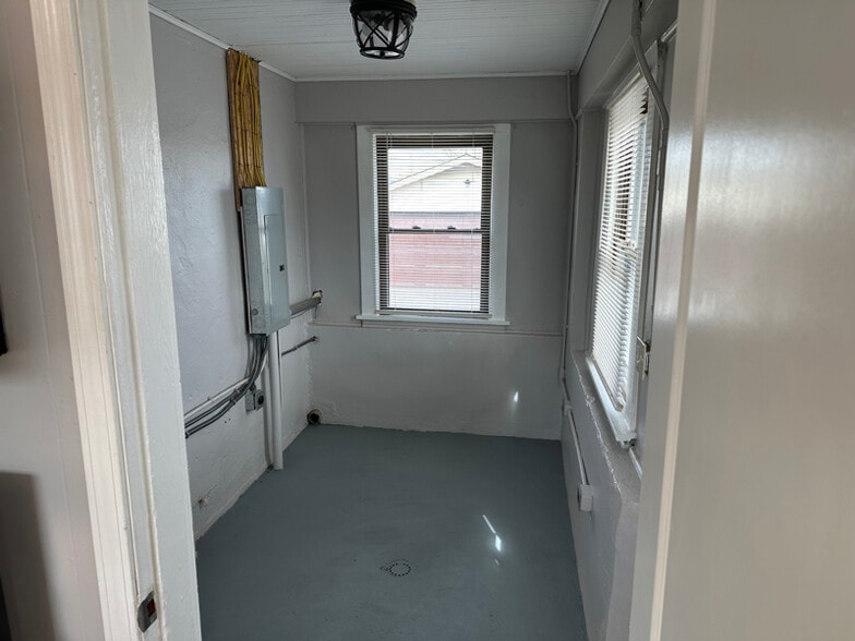 Building Photo - 1350 Pine St