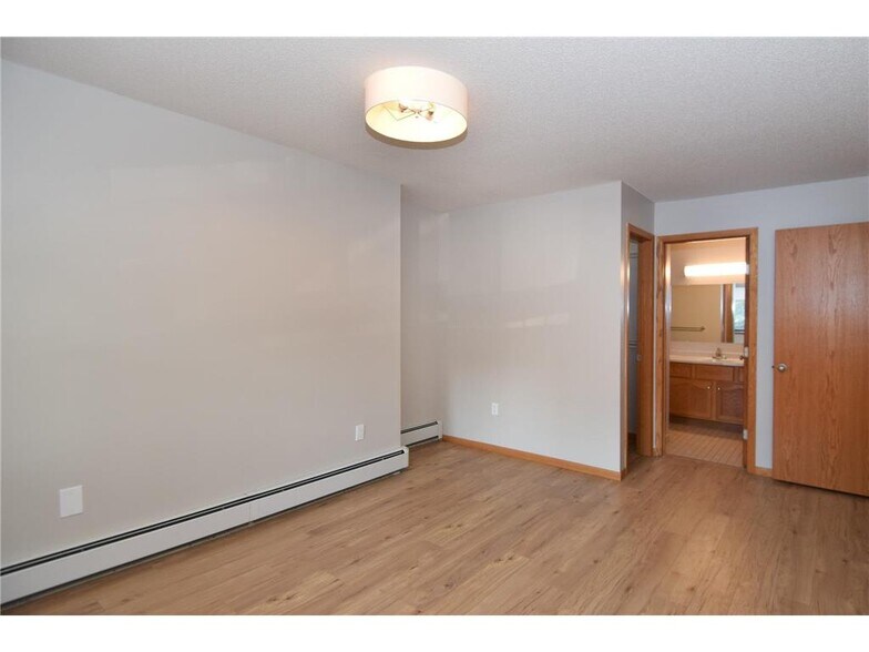 Building Photo - 7635 Edinborough Way