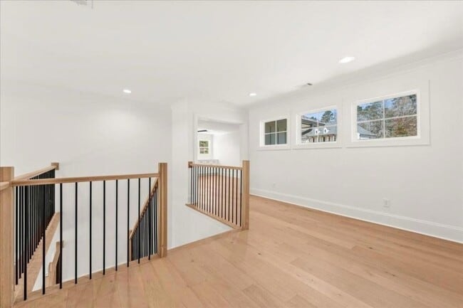 Building Photo - 1270 Glen Eagle Dr