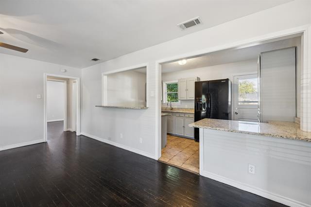 Building Photo - 10433 Cayuga Dr