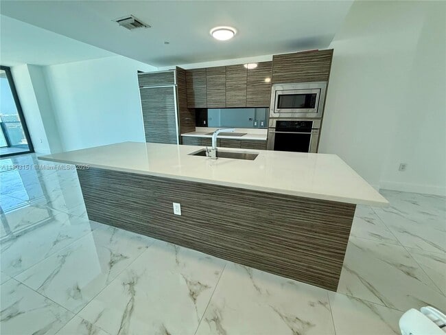 Building Photo - 460 NE 28th St