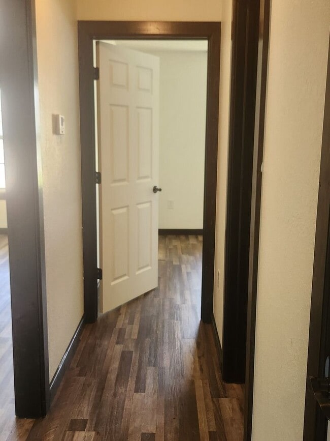 Building Photo - 2 Bedroom 2 bathroom