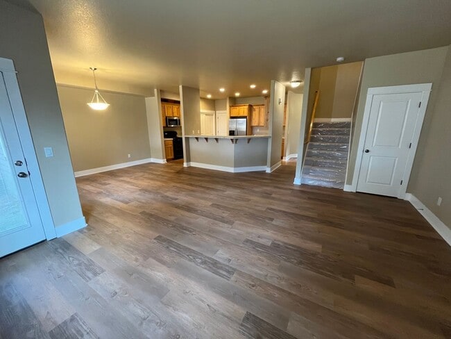 Building Photo - Beautiful 3-bdr with double car garage in desirable Timber Creek Community!