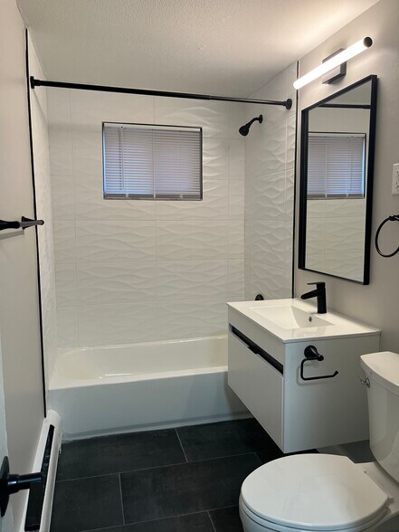 Building Photo - 332 Park Ave