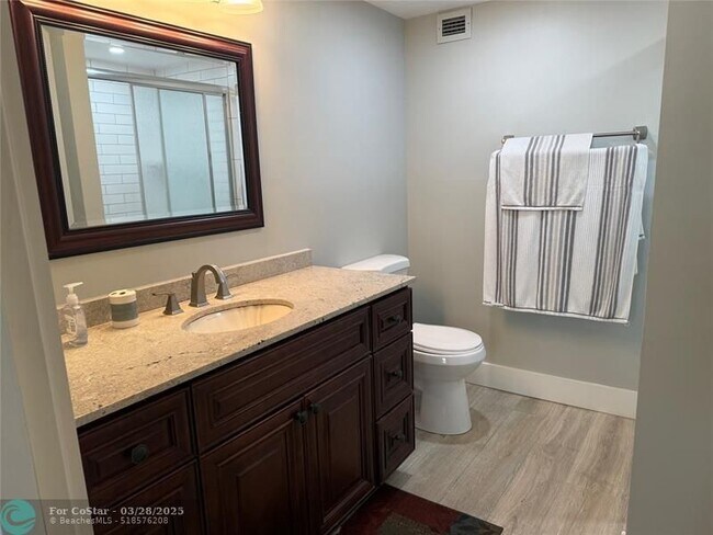 Building Photo - 1236 Hillsboro Mile