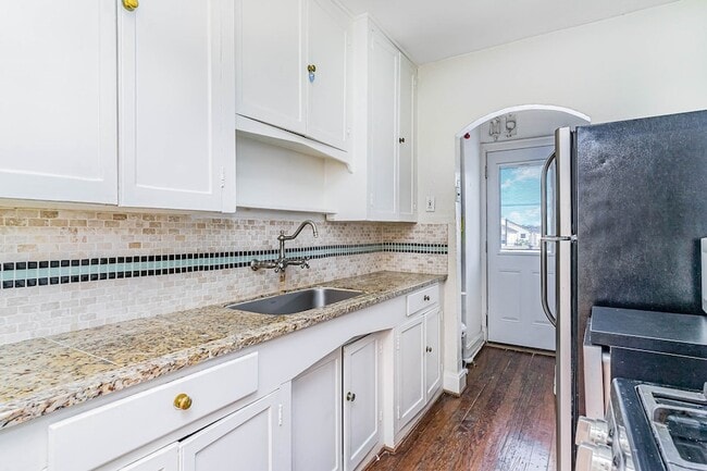 Building Photo - 5926.5 La Vista Dr