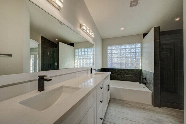 Building Photo - 8940 E Palm Ridge Dr