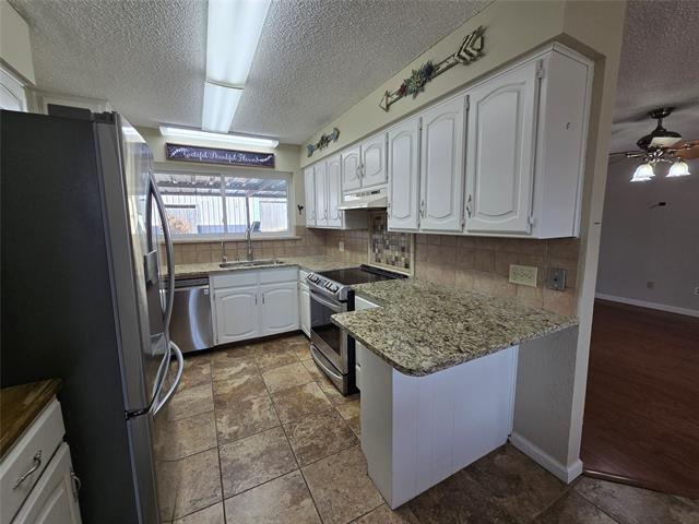 Building Photo - 301 E 6th St