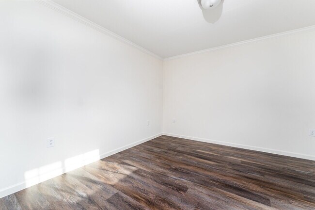 Building Photo - Available July 10! Spacious 4BR/2.5BA Preston Floor Plan (2,227 Sq Ft) – Granite Kitchen, Stainle...