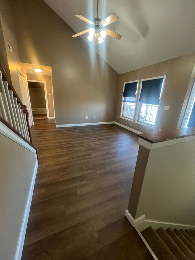 Building Photo - Beautiful 2 Bedroom 2.5 Bath Condo With Loft Space!