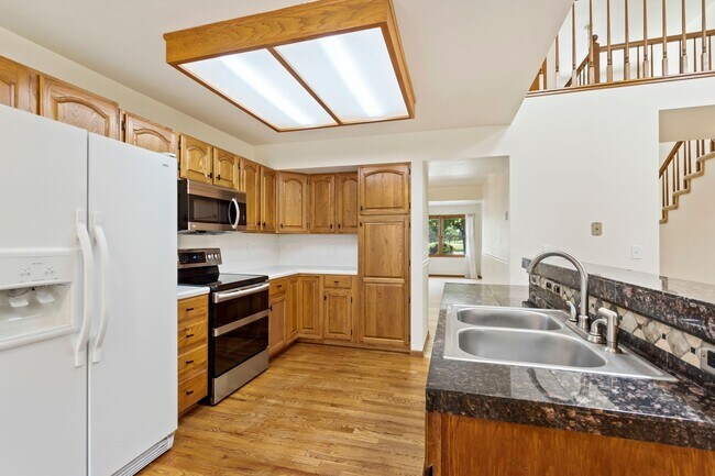Building Photo - Spacious Home in a Great Location!
