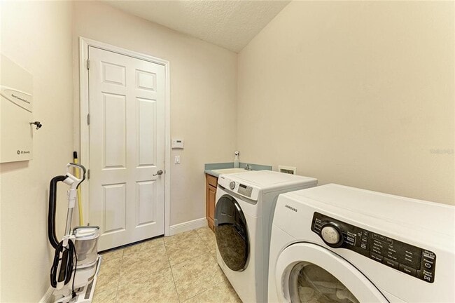 Building Photo - 14325 Sundial Pl