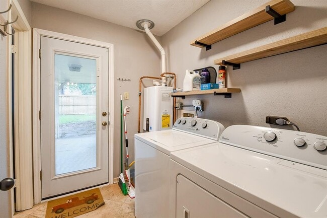 Building Photo - 115 Pine Manor Dr