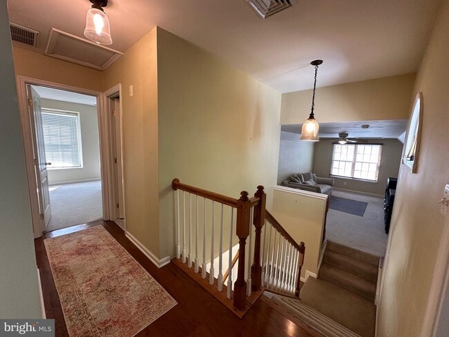 Building Photo - 28405 Pinehurst Cir