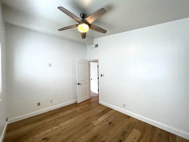 Building Photo - 4 bedroom updated West Torrance home