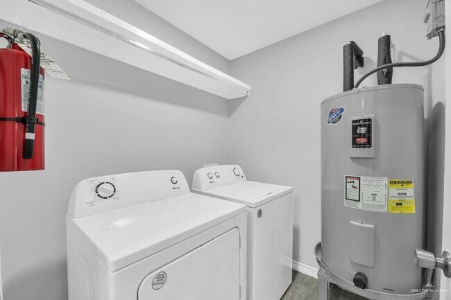 Building Photo - 13 W Sunset Valley St