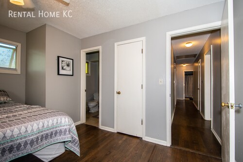 Building Photo - Remodeled Ranch w/Fin Bsmt Fenced Yard in ...