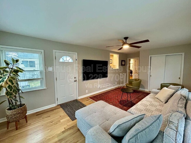 Building Photo - 1336 Lanvale Dr