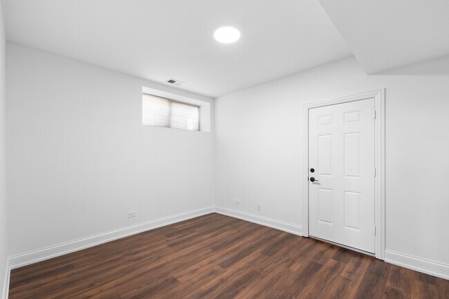 Building Photo - 2701 W Augusta Blvd