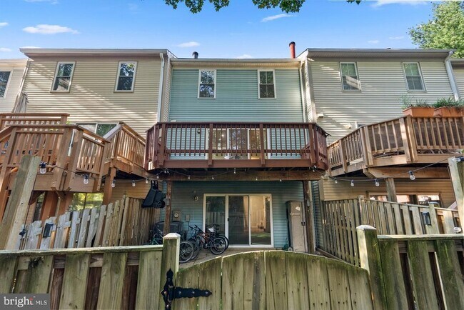 Building Photo - 18005 Sunset Lake Ct