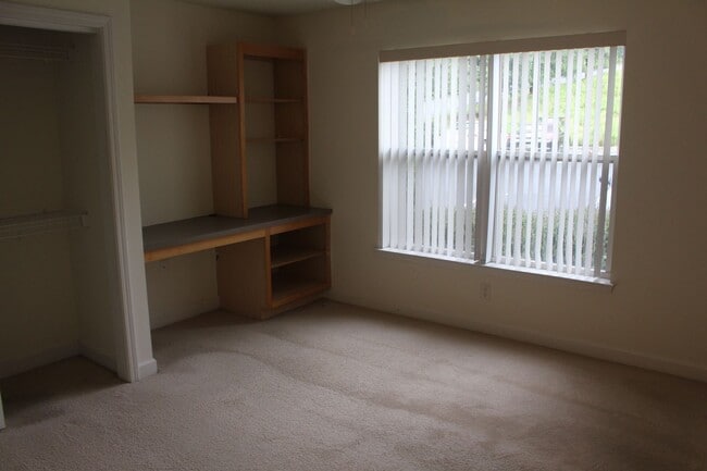 Building Photo - 611 Harts Cove Way