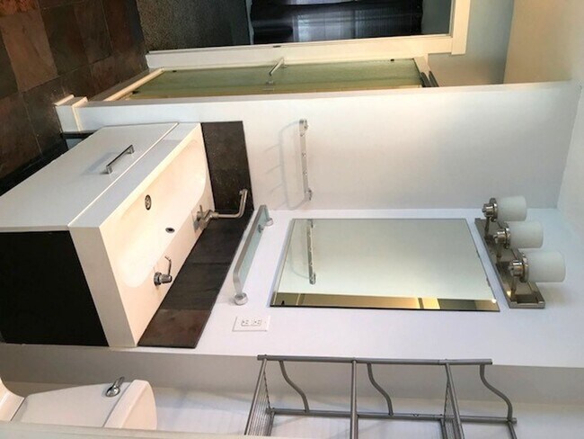 Building Photo - Southside Slopes - Amazing views of Downtown - Off-street parking