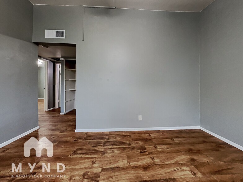 Building Photo - 10435 N 11th Ave