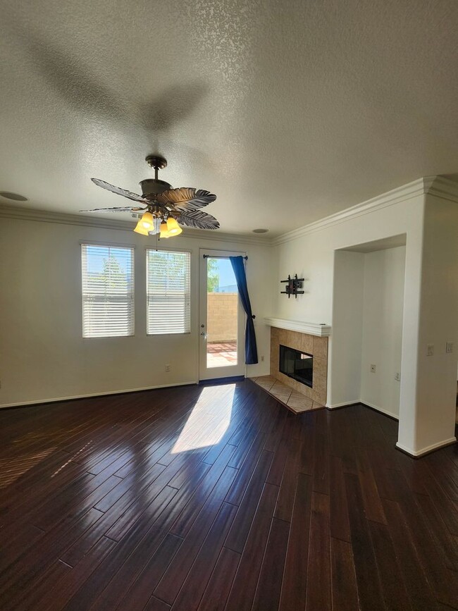 Building Photo - Chino 4 bedroom Beauty