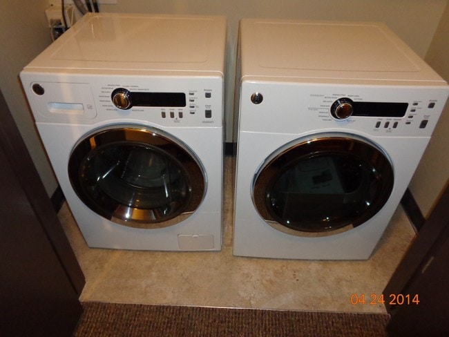 Building Photo - Bandon River