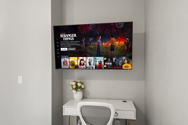 Building Photo - 6606 W Paradise Ln