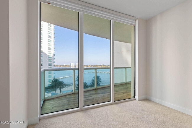 Building Photo - 231 Riverside Dr