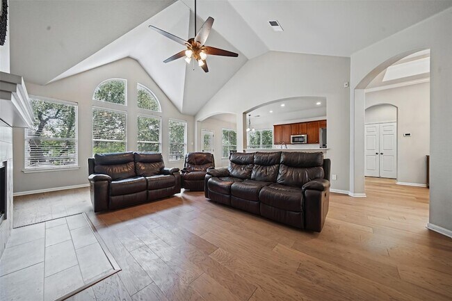 Building Photo - 1209 Horseback Hollow