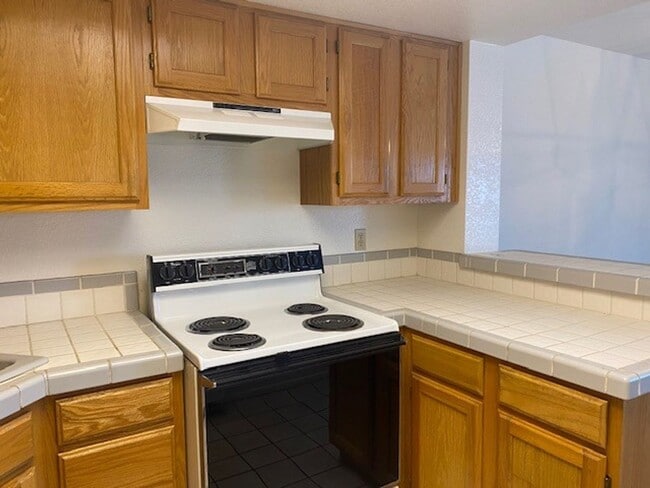 Building Photo - Waterfront 2BR 2B Condo Lower Level, gated with tennis,pool,spa,PRIVATE BEACH/DOCK