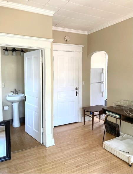 Building Photo - 305 8th Ave S