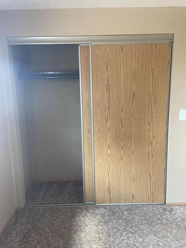 Building Photo - 00340-1554/1555 Wedgewood