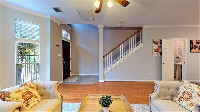 Building Photo - 2104 Gillette St