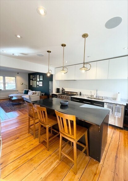 Building Photo - 5 Hancock St