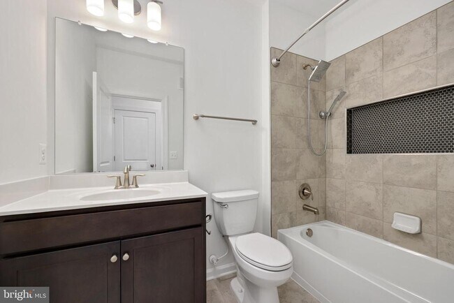 Building Photo - 14983 River Walk Way