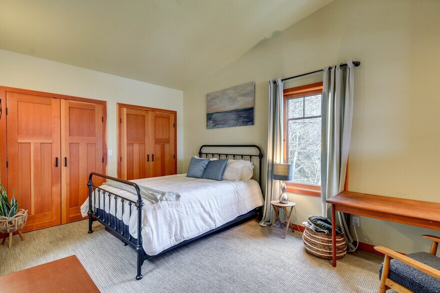 Building Photo - 27555 Sandy Shores Dr SW